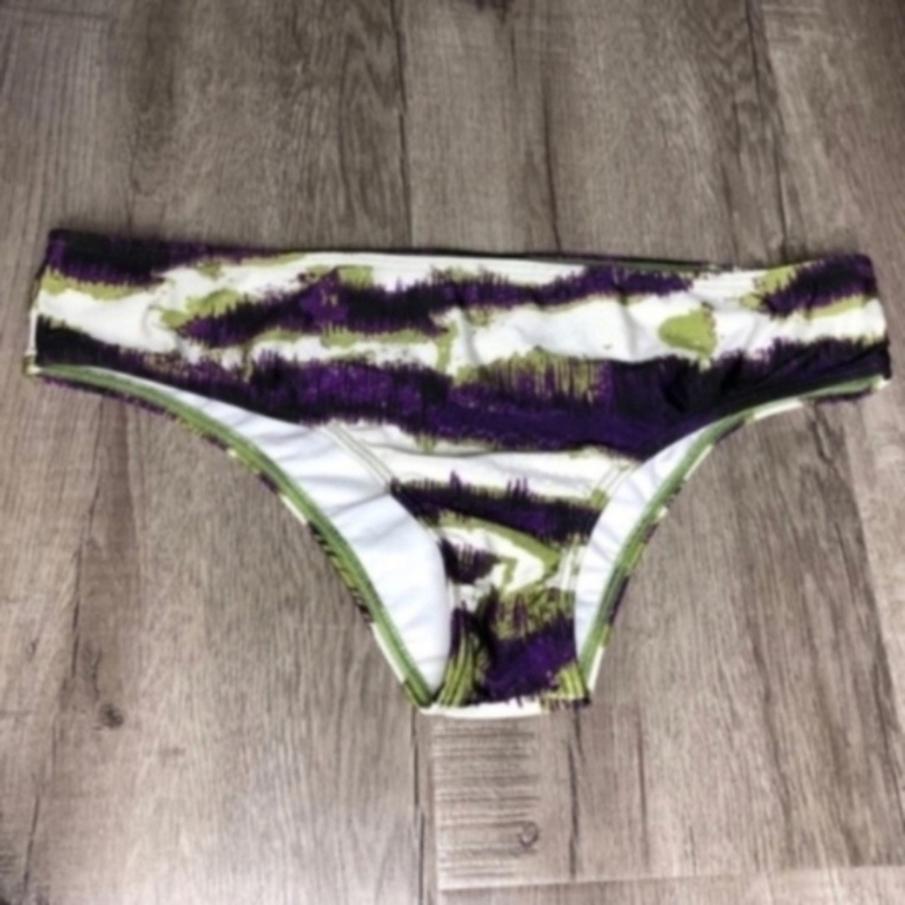 White Sands NWOT Bikini Bottoms Size Medium